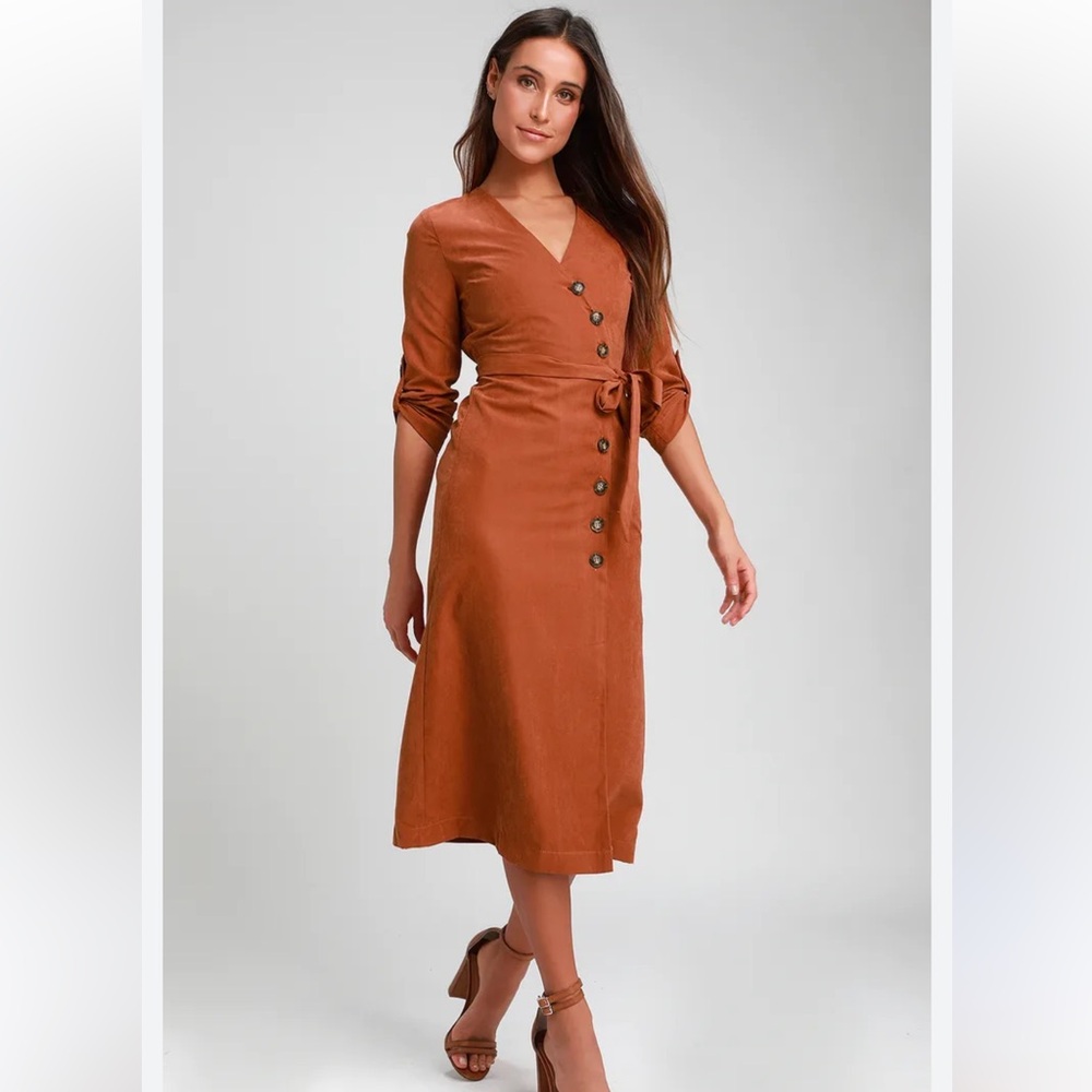 NWOT Lulu’s | Pull Me Close
Terracotta Suede Button-Up Midi Dress